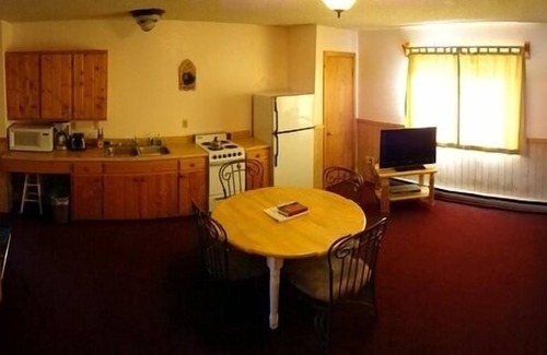 Cooke City-Silver Gate Hotel | Alpine Motel