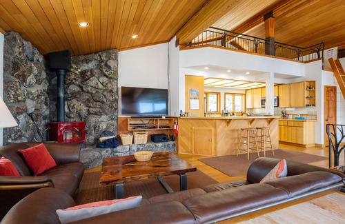 Twin Peaks House | Alpine Retreat by Hauserman Rentals