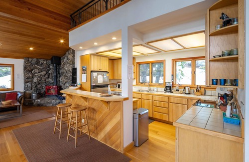 Twin Peaks House | Alpine Retreat by Hauserman Rentals