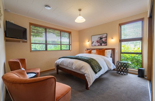 Te Anau Bed & Breakfast | Alpine Rock B&B