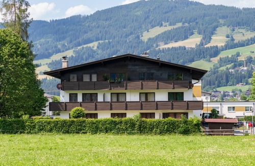Kirchberg in Tirol Apartment | Alpine's Nest studio apartment with mountain view