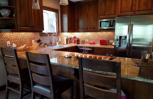 North Park City Condo | Alpine Serenity Retreat. 2BR 3BA Lux Condo. Great location! Walk to lifts.
