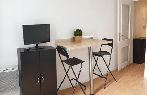 Quartier Capuche-Allies Apartment | Alpine Stay - Studio Entier Résidence Standing vue parc au calme - Parking Gratuit - Wifi - Tram à proximité