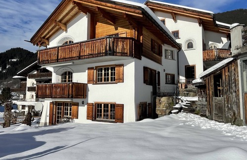 Klosters Dorf Apartment | Alpine Style Swisshomebnb