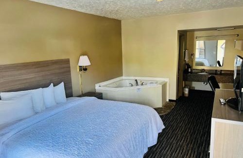 Helen Hotel | Alpine Valley Inn