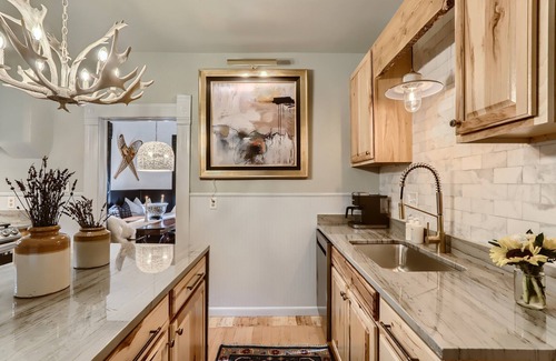 Lyons House | Alpine Victorian Vacation Rental