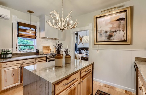 Lyons House | Alpine Victorian Vacation Rental