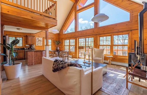 Prattsville Ski Chalet | Alpine View: Rustic Charm, Mountain Views & Sauna