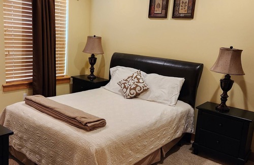 Kellogg Condo | Alpine Village Condo - Close to Silver Mtn Resort!