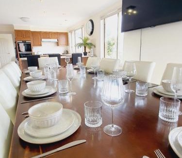 Avonside House | Alpine Vista Large Family Holiday Home