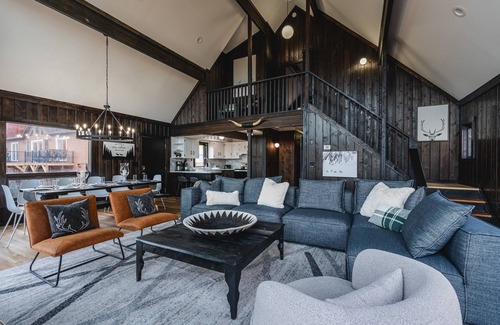 McGaheysville House | Alpine Vista- One of the best views- Brand New Renovations -3 King Beds!
