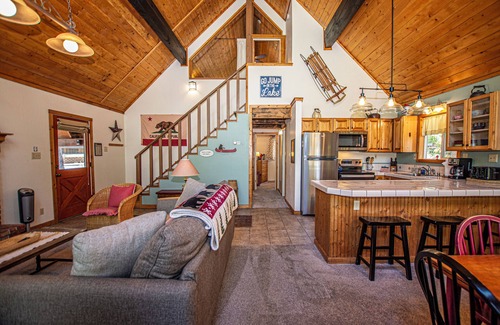 Comstock Acres House | Alpine Welcome by Hauserman Rental Group