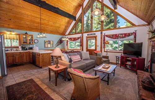 Comstock Acres House | Alpine Welcome by Hauserman Rental Group