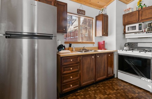 Sugarloaf Cabin | Alpine Whiskey Lodge - Fireplace, Deck, Barbecue, Close to Hiking Trails