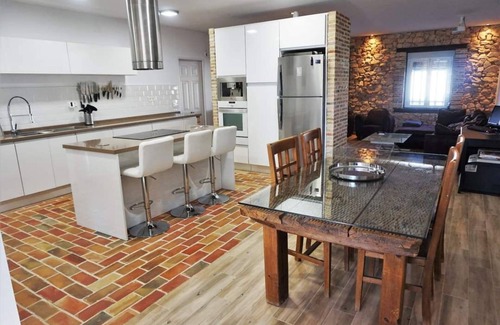 Lillo Villa | Alquiler Casa/chalet en el Campo con Piscina Climatizada y spa Para 12 Personas