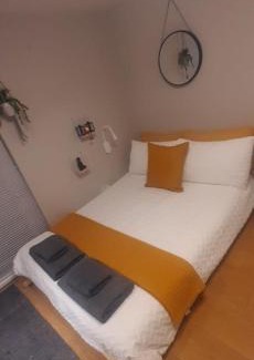 New Cross Apartment | Alross studio flat/private bathroom