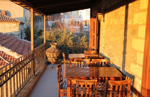 Altinoluk Hotel | Altın Çeşmeli Konak