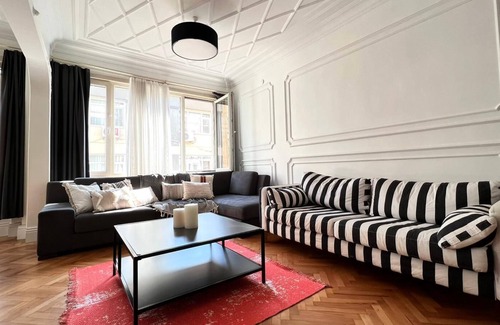 Taksim Apartment | Altınbilezik - Modern Flat w/ 3 BR, 2 BA ! Cihangir, Taksim
