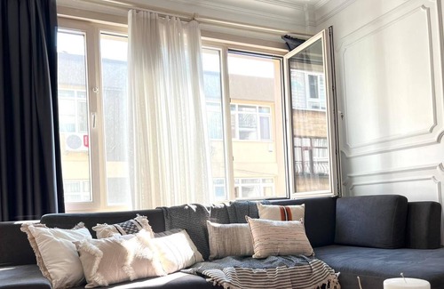 Taksim Apartment | Altınbilezik - Modern Flat w/ 3 BR, 2 BA ! Cihangir, Taksim
