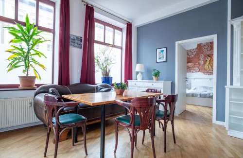 Weissensee Apartment | Alt-Berliner Eckkneipe - "Feuchte Ecke"