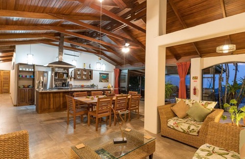 Manuel Antonio Villa | Alta Vista Villas Casas Vacacionales