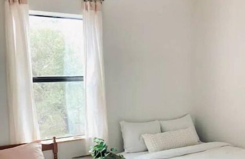 Hutchinson House | AltaVistaFlats Fully furnished Great location!