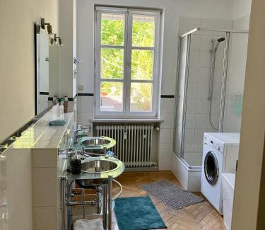 Moosburg Apartment | Altbau-Traum mit Riesen-Dachterrasse