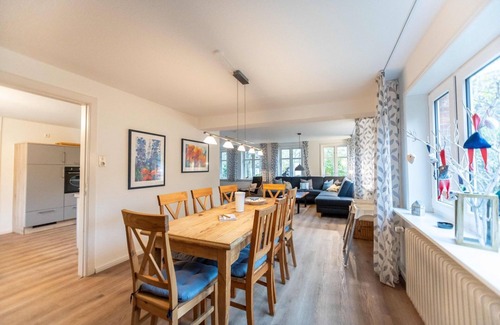 Oevenum House | Alte Schule Oevenum - Old school in Oevenum