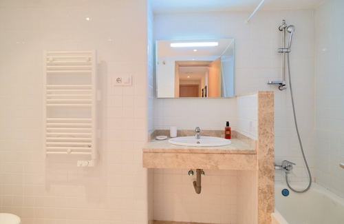 R.E.N.F.E. Apartment | Alterhome appartment with pool close to the Train Station