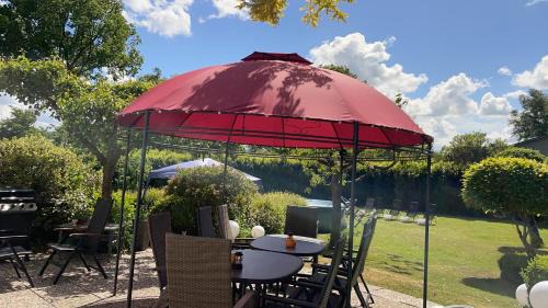 Hemmoor House | Altes Landhaus Oste, 10 Personen Familienhaus, 200 qm, 3 separate Appartements, 6 Zimmer 3 Badezimmer, 3 Küchen , 3 Kaminöfen Langzeitmieter willkommen