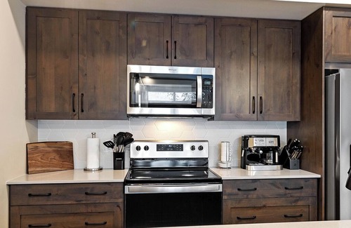 Sun Peaks Condo | Altitude 25: Modern 2BDRM Condo w/Private Hot Tub