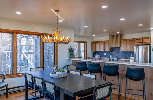 Beech Mountain House | Altitude Adjustment on Beech - Long range mtn and golf course views, hot tub!