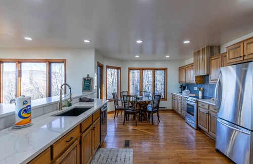 Beech Mountain House | Altitude Adjustment on Beech - Long range mtn and golf course views, hot tub!