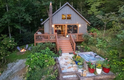 Cashiers Cabin | Altitude Adjustment - Mountain Cabin Located on the Eastern Continental Divide! With a Hot Tub!