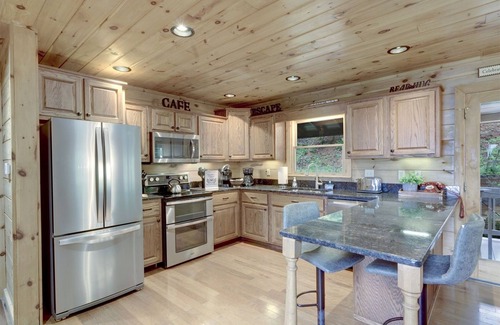 Blue Ridge Cabin | Altitude Adjustment-2 Firelit Decks, Big Mountain Views, Billiards & King Suites