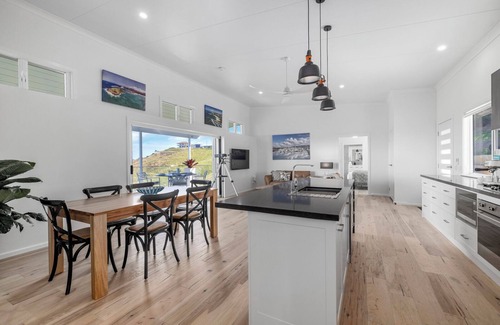 Coffs Harbour House | Altitude - Pet-Friendly, Romantic, Accessible