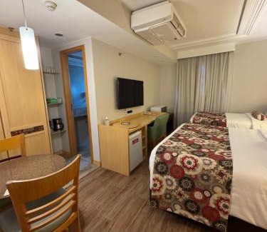 Setor Hoteleiro Norte Hotel | Alto Padrão - Cama Queen e Viuvão no Hotel Let's Idea