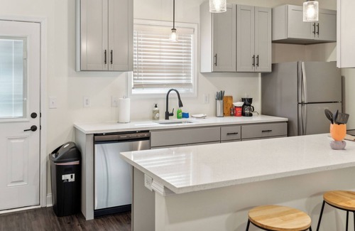 Clarksville Apartment | Alto Q7 I Modern New Construction 2Bd Apartment