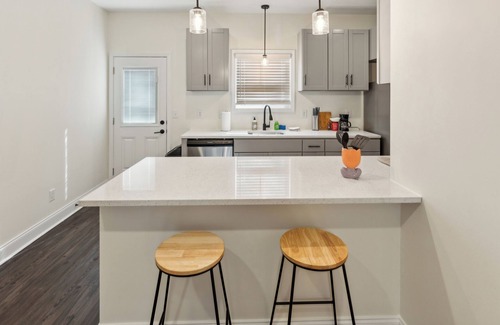 Clarksville Apartment | Alto Q7 I Modern New Construction 2Bd Apartment