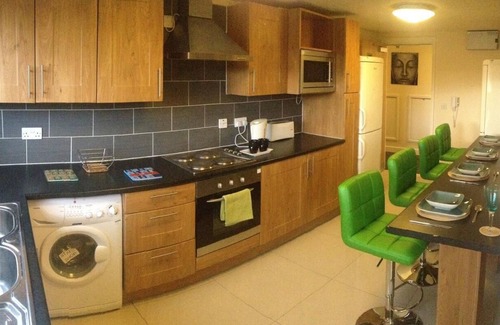 Bradford Hotel | Alton Apartments