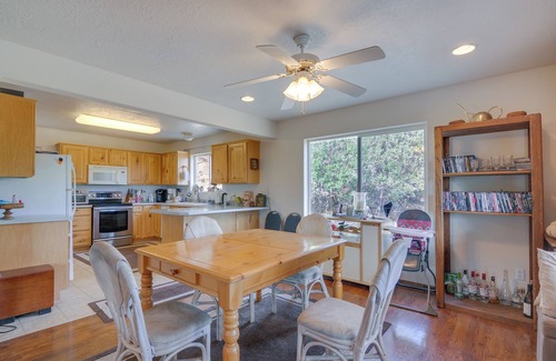 Long Valley Junction Cottage | Alton Cabin w/Deck ~ 2 Mi to Dixie Nat'l Forest!