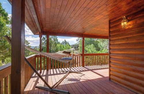 Long Valley Junction Cottage | Alton Cabin w/Deck ~ 2 Mi to Dixie Nat'l Forest!
