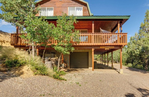 Long Valley Junction Cottage | Alton Cabin w/Deck ~ 2 Mi to Dixie Nat'l Forest!