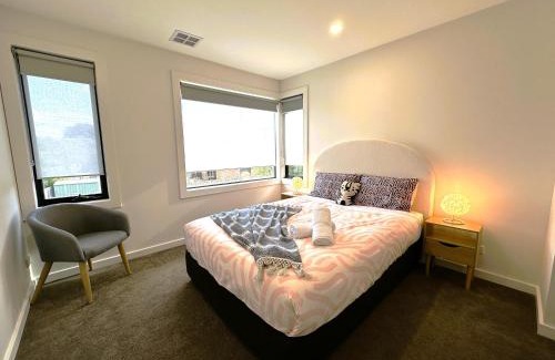 Altona House | Altona entire 3 bedrooms house