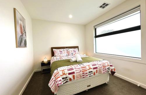 Altona House | Altona entire 3 bedrooms house