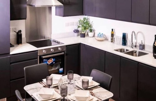 Trafford Condo | Altrincham town Centre(near) 2 bedroom apartment