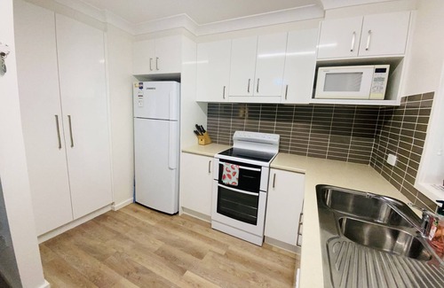 Boomerang Beach Apartment | Aluna Holidays @ Boomerang - walk across the road to Boomerang Beach (north end)
