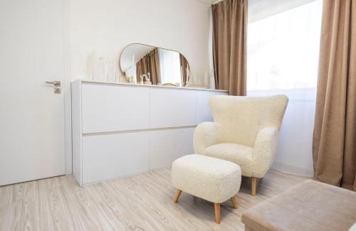 Kralova Apartment | ALURE RESIDENCES 13 & 24h self check-in, fireplace,private parking in front of the apartment building included, new building, green area with meadows and forests