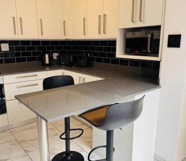 Southernwood Apartment | Aluz Guesthouse -Self-catering