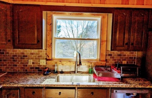 Winston - Salem Cabin | Alwar House: A mountain Paradise 200 RAVEN Road Piney Creek NC.